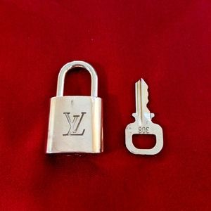 ✨🔐 # 308 Louis Vuitton padlock and key vintage